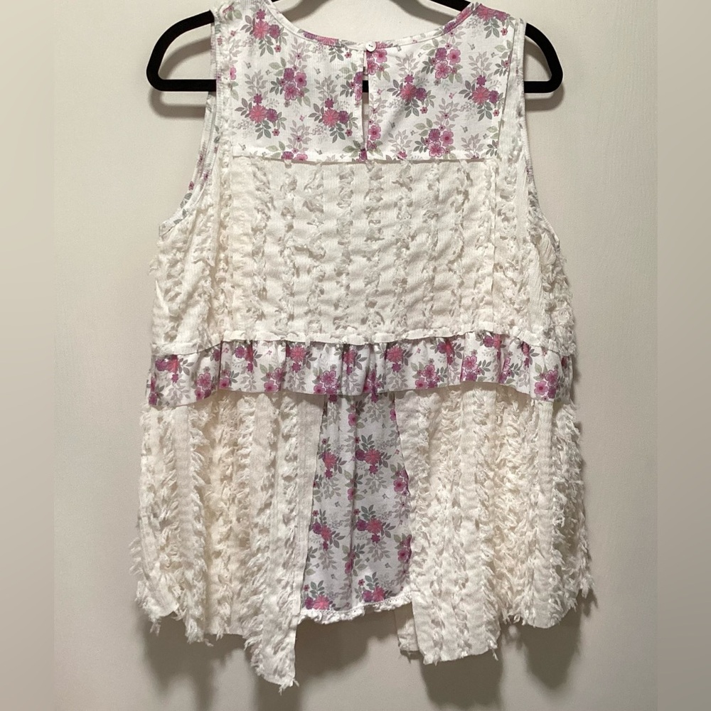 POL Floral Textured Sleeveless Top - Picture 5 of 5